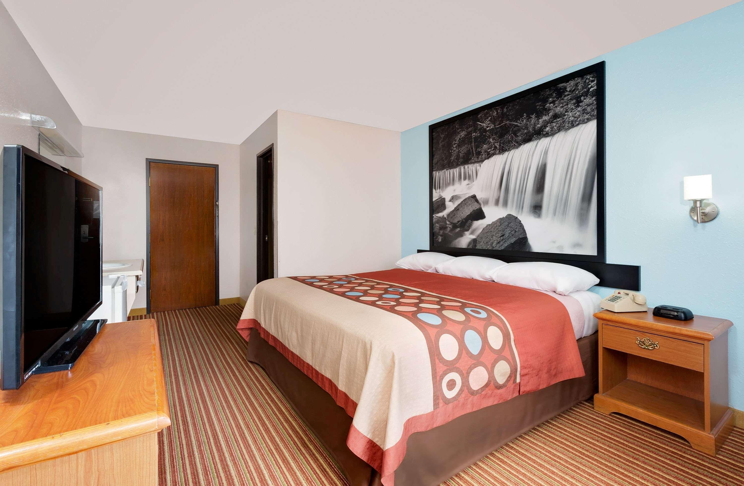 Super 8 By Wyndham Rock Port Mo Hotel Buitenkant foto